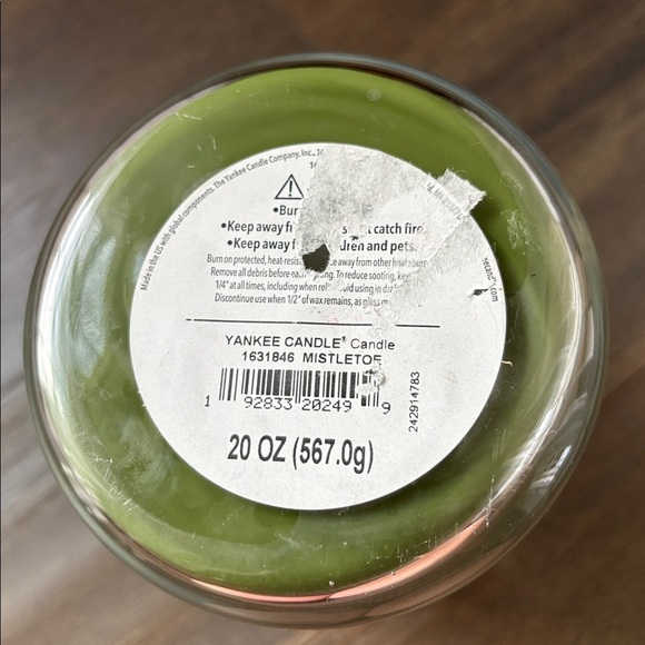 Yankee Candle Mistletoe,berries,pine boughs,holly,clove,2 wick,woody fragrance - Picture 4 of 7